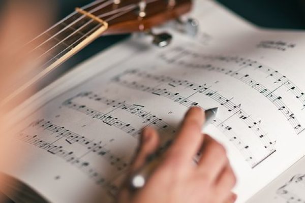 music-lessons-toronto.jpg.620x308_q85_box-0,177,2121,1230_crop_detail_upscale